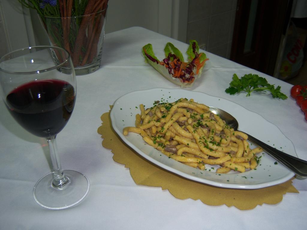 Agriturismo Lo Sgorzolo Pergola Exteriör bild